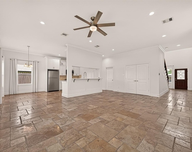 2211 Silverbonnet Street - Photo Thumbnail 8