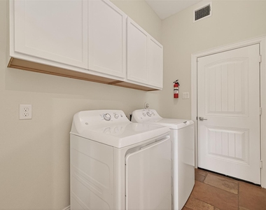 2211 Silverbonnet Street - Photo Thumbnail 17