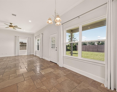 2211 Silverbonnet Street - Photo Thumbnail 12