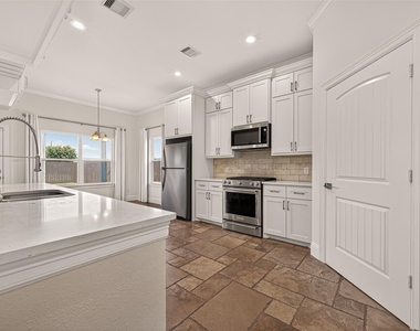 2211 Silverbonnet Street - Photo Thumbnail 16