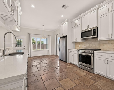 2211 Silverbonnet Street - Photo Thumbnail 14