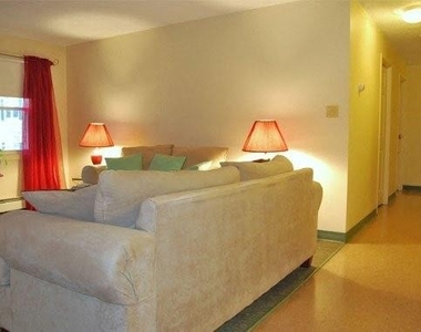 821 Plainfield St - Photo Thumbnail 10