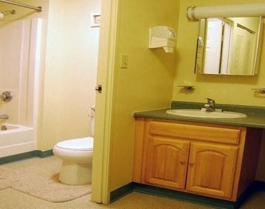 821 Plainfield St - Photo Thumbnail 12