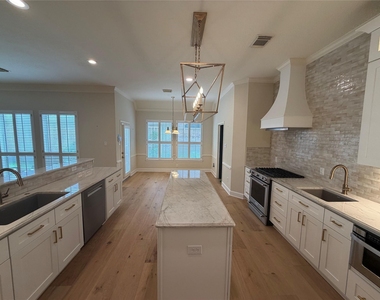 13722 Aspen Cove Drive - Photo Thumbnail 9