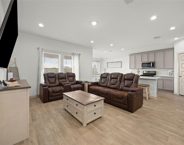 1134 Della Lane - Photo Thumbnail 4