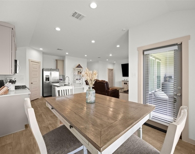 1134 Della Lane - Photo Thumbnail 12