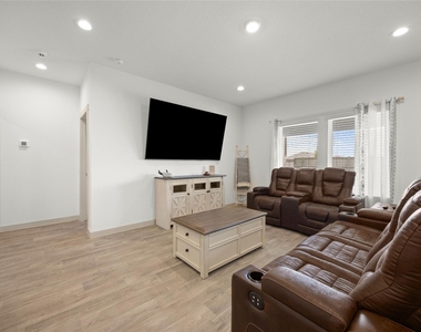 1134 Della Lane - Photo Thumbnail 6