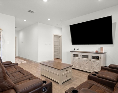 1134 Della Lane - Photo Thumbnail 5
