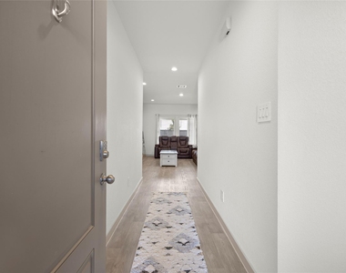 1134 Della Lane - Photo Thumbnail 3
