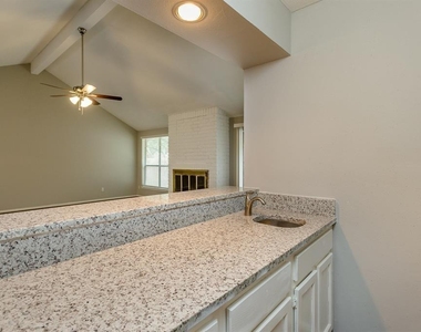 2715 Colony Drive - Photo Thumbnail 10