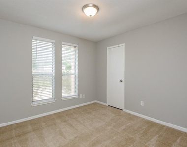 2715 Colony Drive - Photo Thumbnail 16