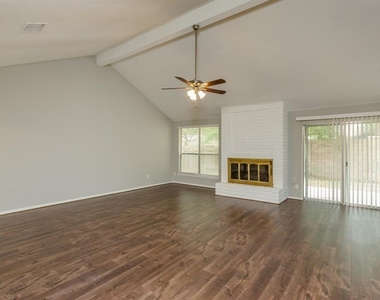 2715 Colony Drive - Photo Thumbnail 1