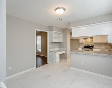 2715 Colony Drive - Photo Thumbnail 5