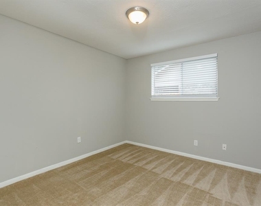 2715 Colony Drive - Photo Thumbnail 15