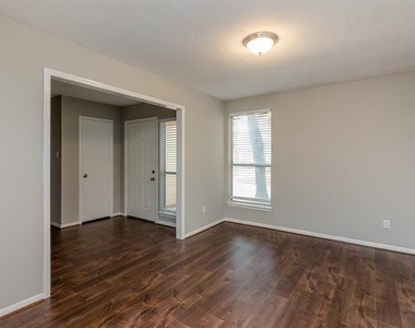 2715 Colony Drive - Photo Thumbnail 9