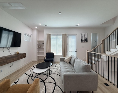 2706 Cochran Street - Photo Thumbnail 3
