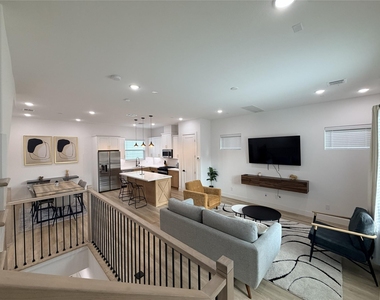 2706 Cochran Street - Photo Thumbnail 2