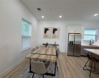 2706 Cochran Street - Photo Thumbnail 9