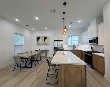 2706 Cochran Street - Photo Thumbnail 7