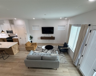 2706 Cochran Street - Photo Thumbnail 4