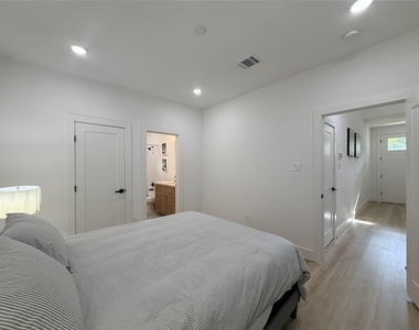 2706 Cochran Street - Photo Thumbnail 32