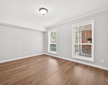 359 N Post Oak Lane - Photo Thumbnail 25