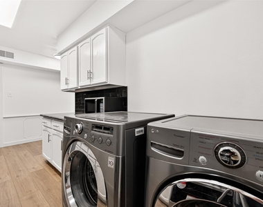 359 N Post Oak Lane - Photo Thumbnail 15