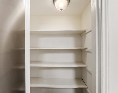 359 N Post Oak Lane - Photo Thumbnail 11