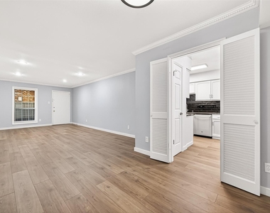 359 N Post Oak Lane - Photo Thumbnail 8