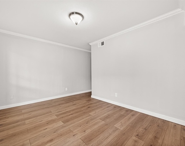 359 N Post Oak Lane - Photo Thumbnail 26
