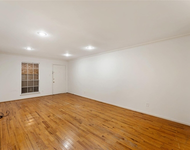 359 N Post Oak Lane - Photo Thumbnail 5