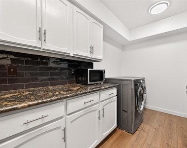 359 N Post Oak Lane - Photo Thumbnail 11