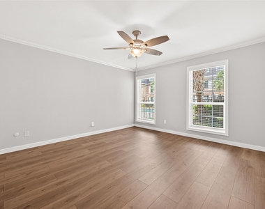 359 N Post Oak Lane - Photo Thumbnail 17