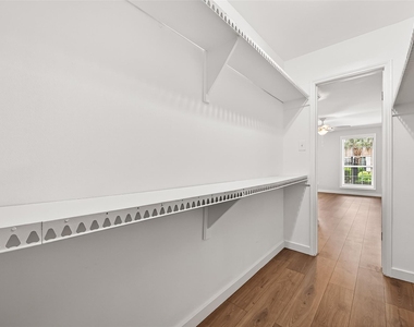 359 N Post Oak Lane - Photo Thumbnail 24