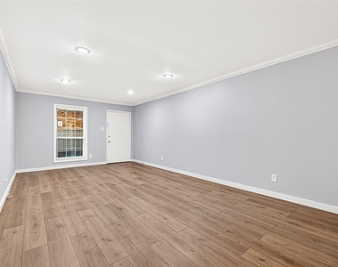 359 N Post Oak Lane - Photo Thumbnail 5