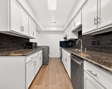 359 N Post Oak Lane - Photo Thumbnail 9