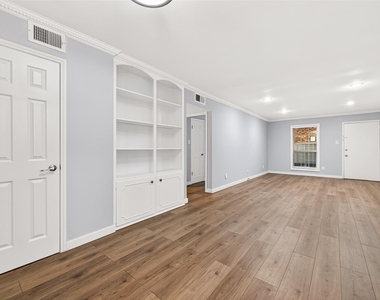 359 N Post Oak Lane - Photo Thumbnail 6
