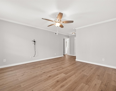 359 N Post Oak Lane - Photo Thumbnail 19