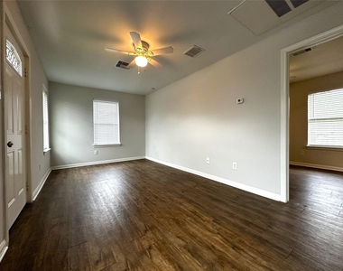 507 Houston Street - Photo Thumbnail 1