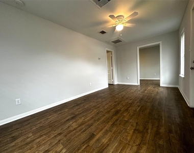 507 Houston Street - Photo Thumbnail 2