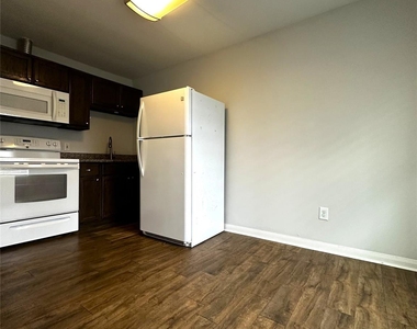 507 Houston Street - Photo Thumbnail 3