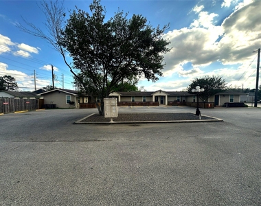507 Houston Street - Photo Thumbnail 14