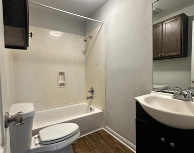 507 Houston Street - Photo Thumbnail 7