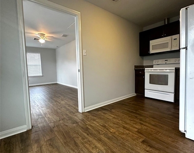 507 Houston Street - Photo Thumbnail 4