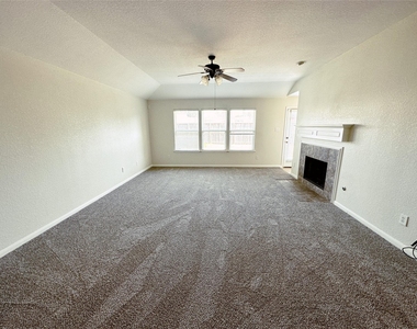 10210 Canyon Rose Lane - Photo Thumbnail 4