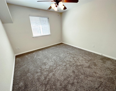 10210 Canyon Rose Lane - Photo Thumbnail 13