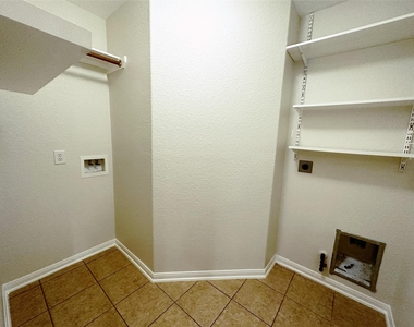 10210 Canyon Rose Lane - Photo Thumbnail 11