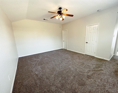 10210 Canyon Rose Lane - Photo Thumbnail 7