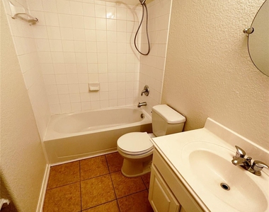 10210 Canyon Rose Lane - Photo Thumbnail 17