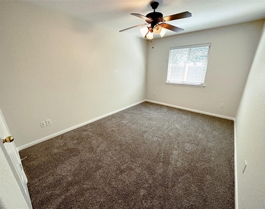 10210 Canyon Rose Lane - Photo Thumbnail 15